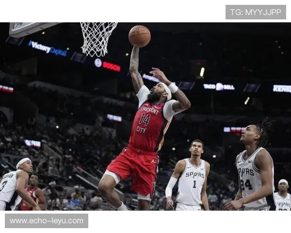 扎伊恩利用多次强突篮下拉开得分差距提振鹈鹕进攻效率