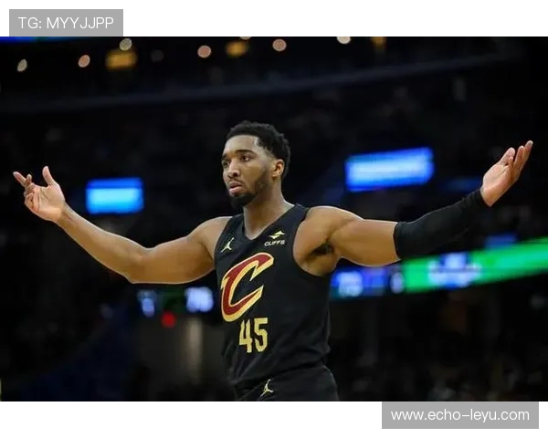 米切尔挡拆突破解位 更胜上季持续高效